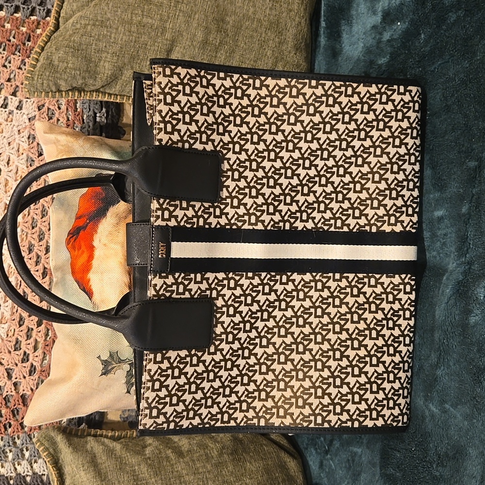 DKNY signature Tote bag